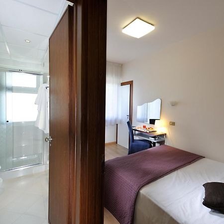 Hotel Eros Lignano Sabbiadoro Zewnętrze zdjęcie