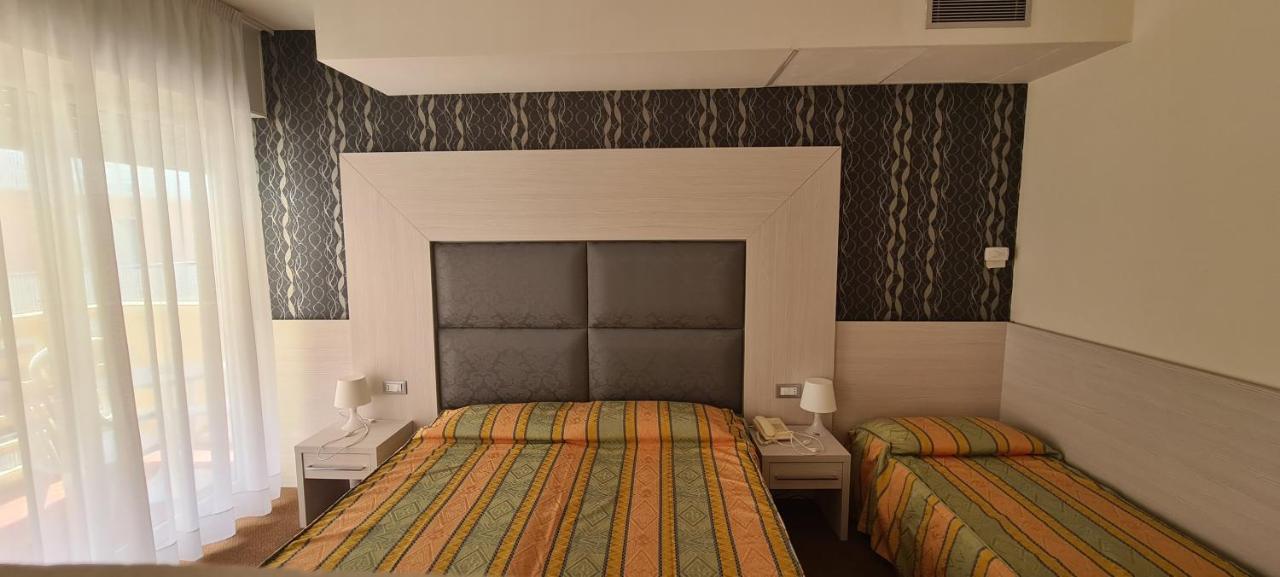 Hotel Eros Lignano Sabbiadoro Zewnętrze zdjęcie