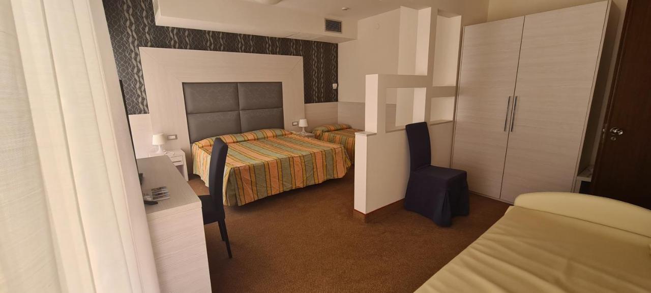 Hotel Eros Lignano Sabbiadoro Zewnętrze zdjęcie