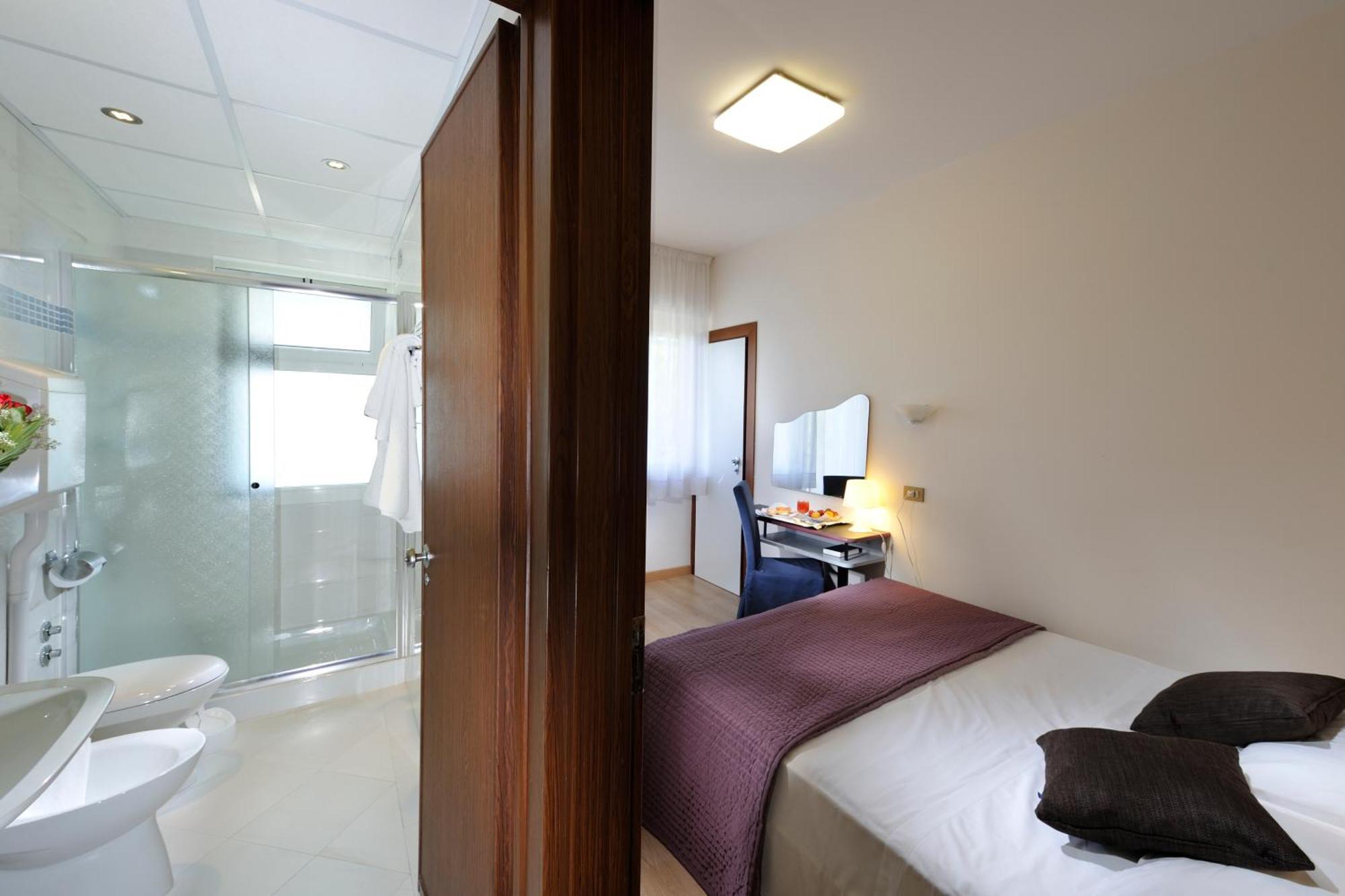 Hotel Eros Lignano Sabbiadoro Zewnętrze zdjęcie