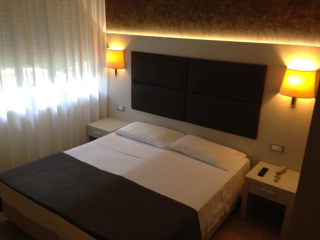 Hotel Eros Lignano Sabbiadoro Zewnętrze zdjęcie