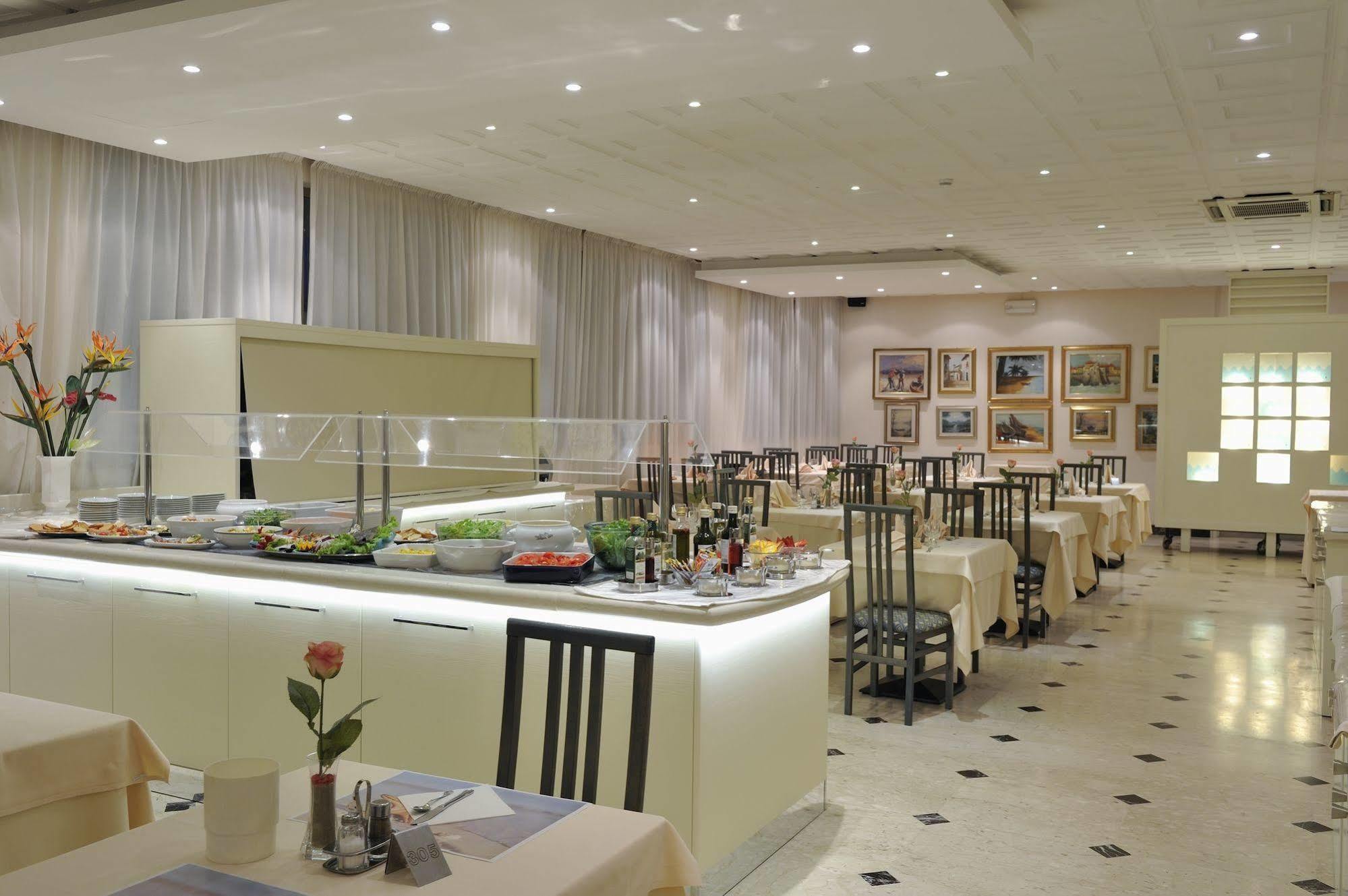 Hotel Eros Lignano Sabbiadoro Zewnętrze zdjęcie