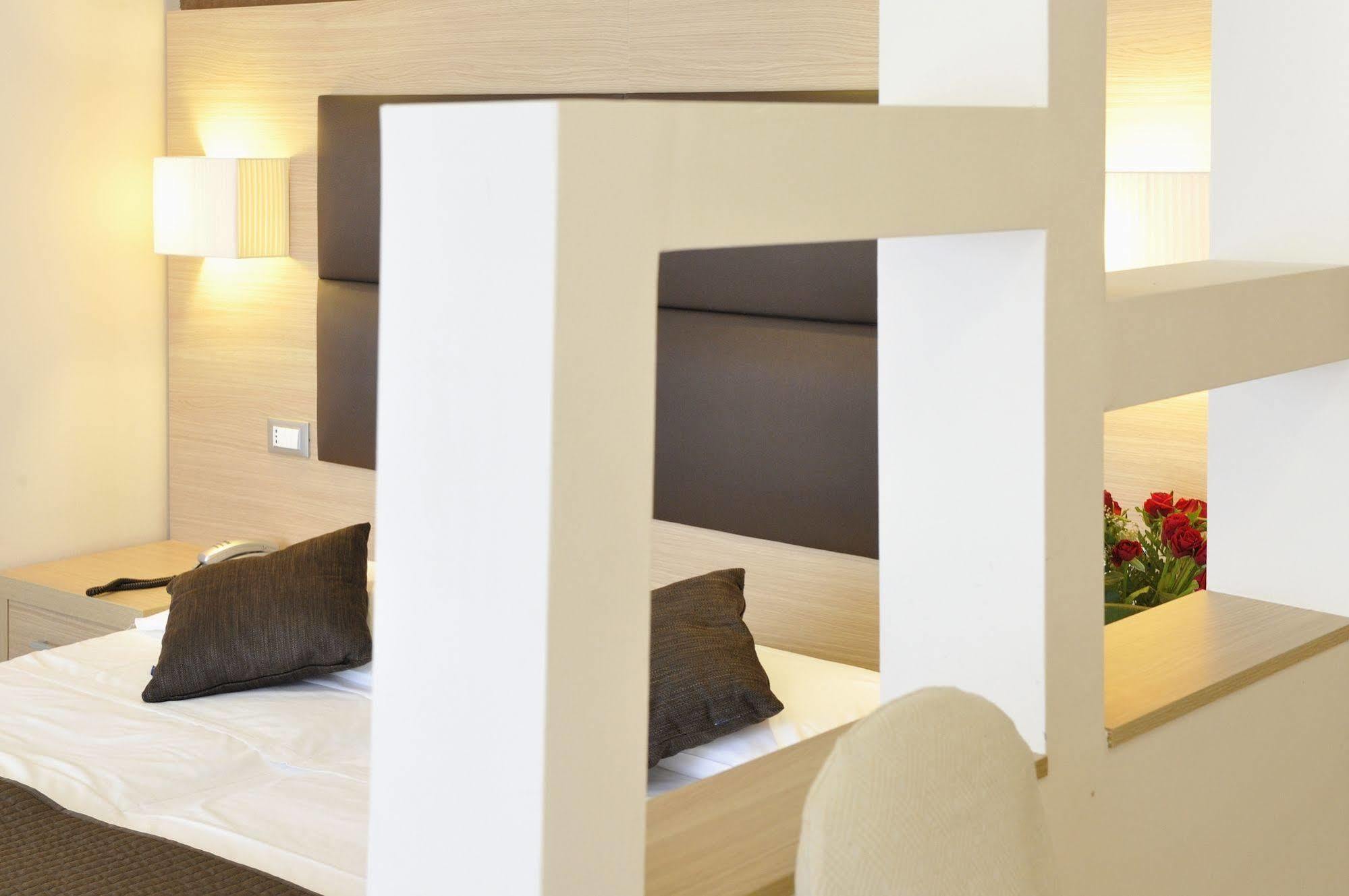Hotel Eros Lignano Sabbiadoro Zewnętrze zdjęcie
